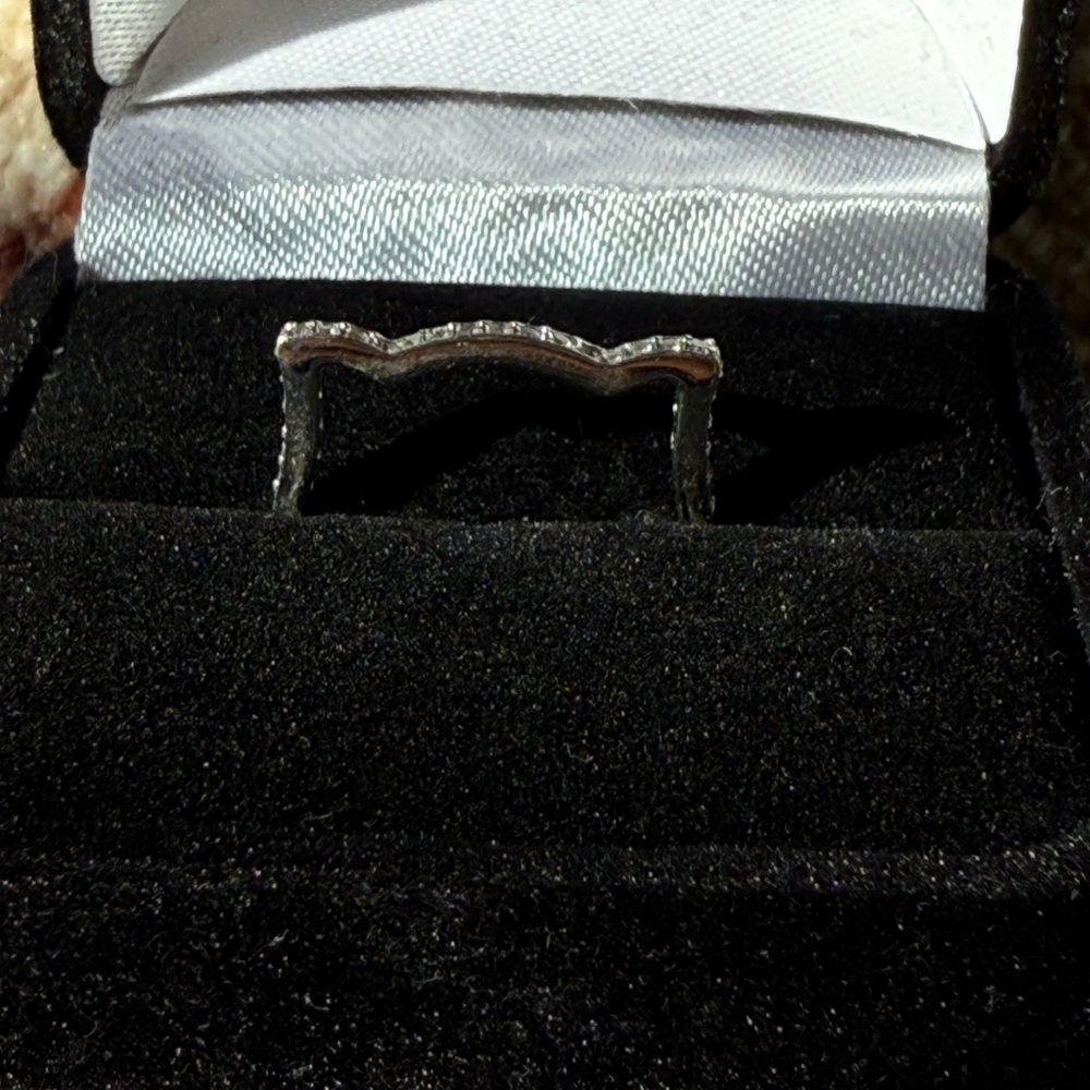 14k White Gold Diamond Cat Stackable Ring Size 6 - Picture 4 of 8